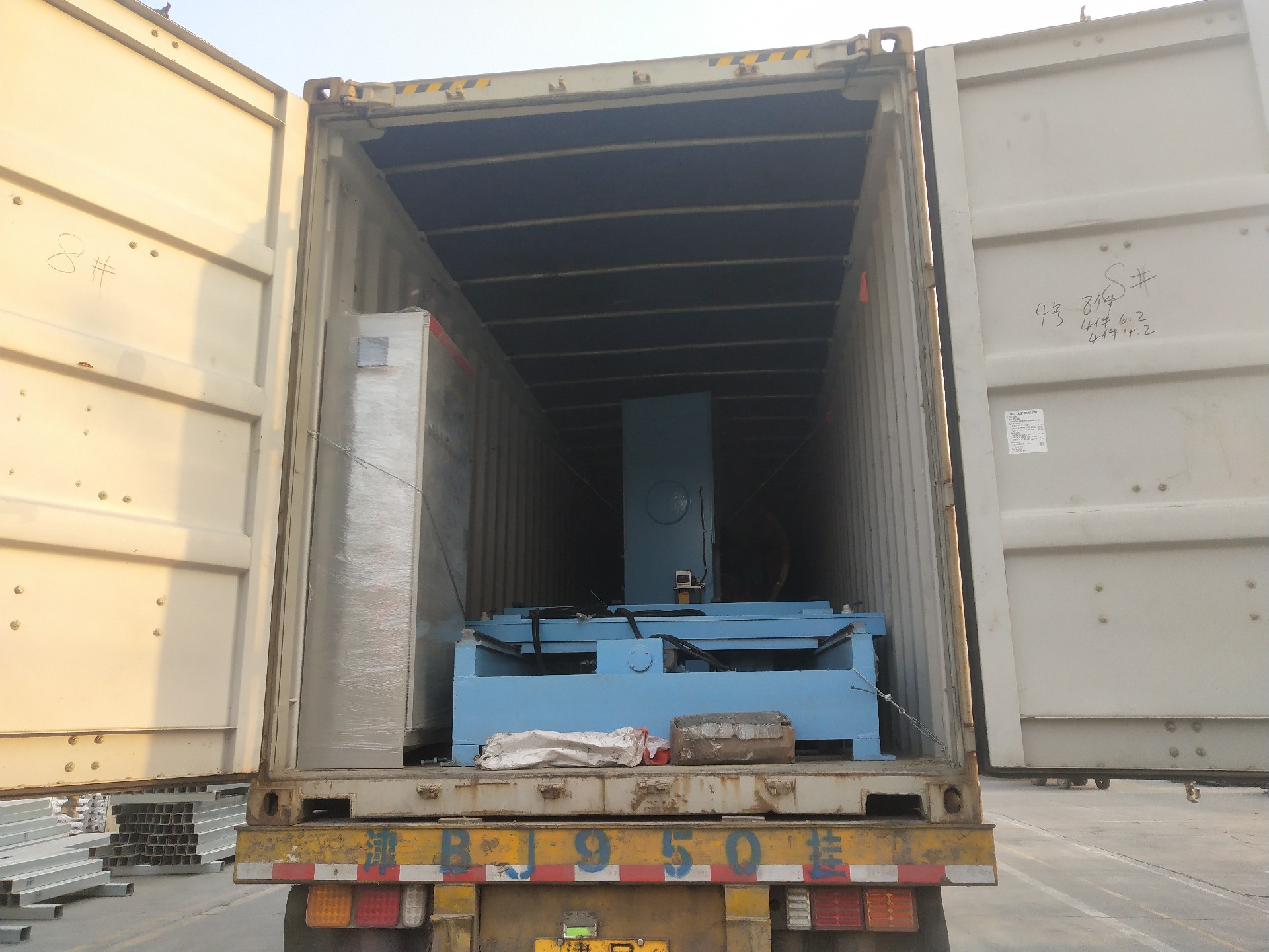 Expanded metal machine packing and loading into contationer for Russia customer order